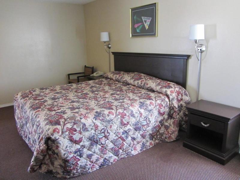 Super 8 By Wyndham Lubbock Civic Center North Motel Exterior photo