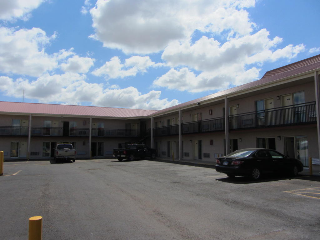 Super 8 By Wyndham Lubbock Civic Center North Motel Exterior photo
